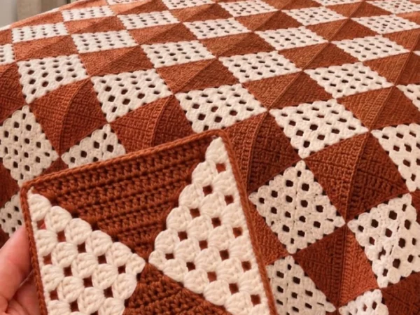 Rustic Two-Tone Granny Diamond Bedspread — Free Crochet Pattern