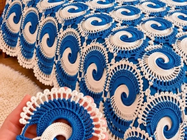 Blue Spiral Granny Square Bedspread — Free Crochet Pattern